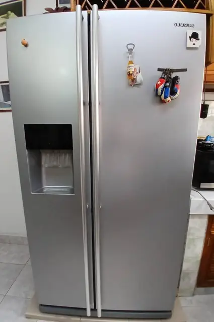 Refrigerador Samsung side-by-side con dispensador